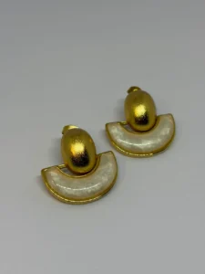 Vanilla Pearl Studs